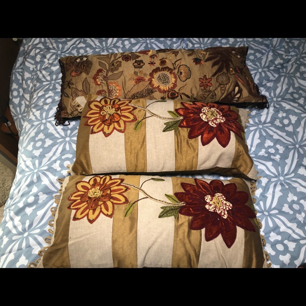Decorative pillows